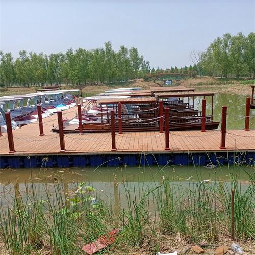 龙骨钢架塑木板 水上舞台搭建的创新解决方案